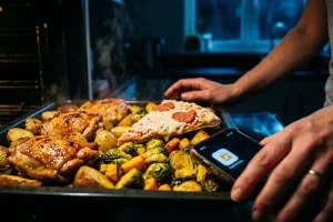 Il trucco della “teglia unica” che ti salva la cena… e ti tiene lontano dal food delivery